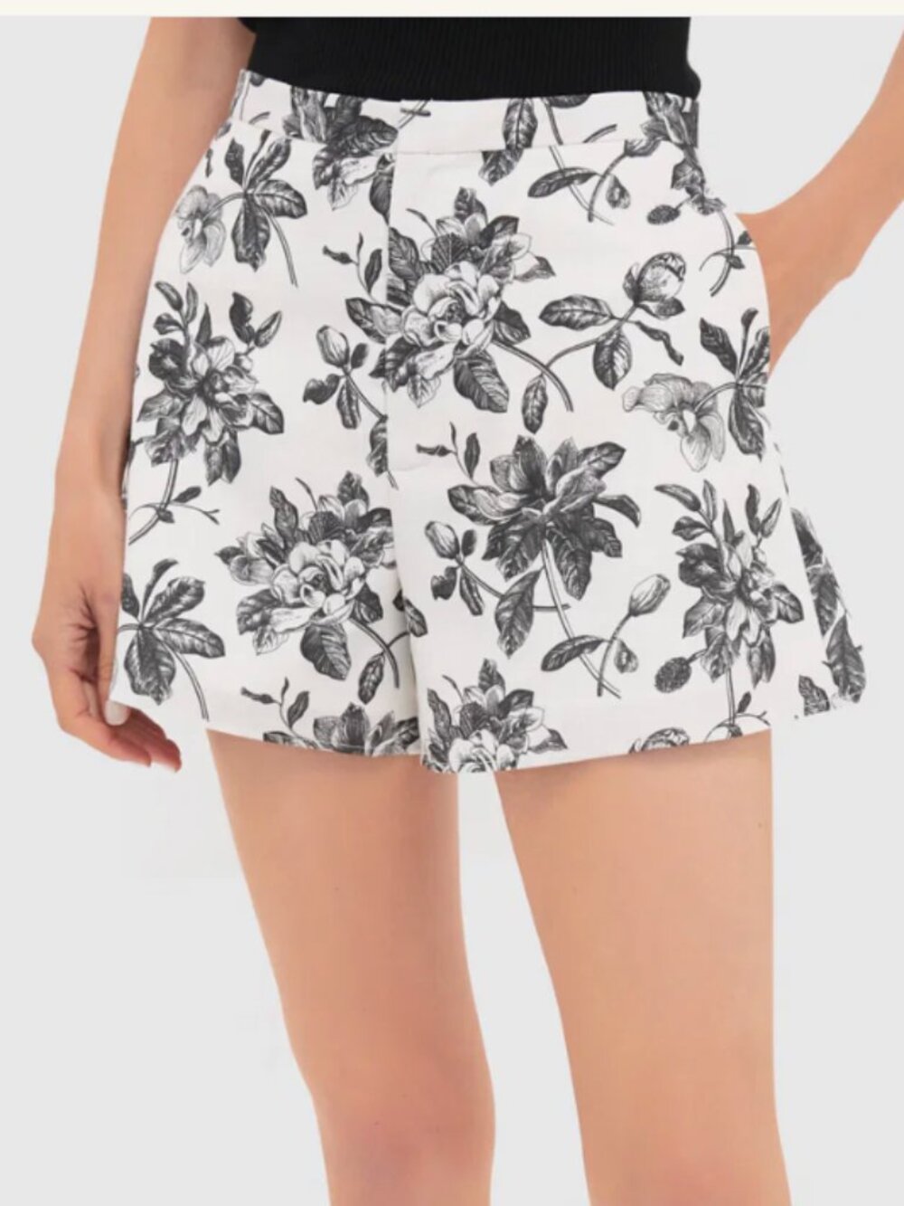 Hyacinth House Black & Ivory Floral Hallie Shorts size Medium
